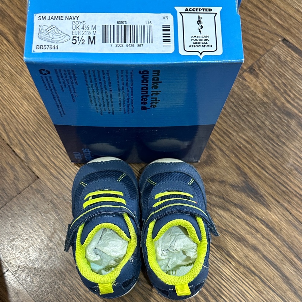 Stride Rite Jamie sneakers Navy Baby size 5.5